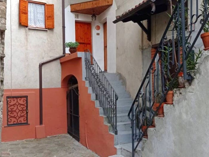 Casa con 6 locali in vendita in Mazzarelli, Mornese