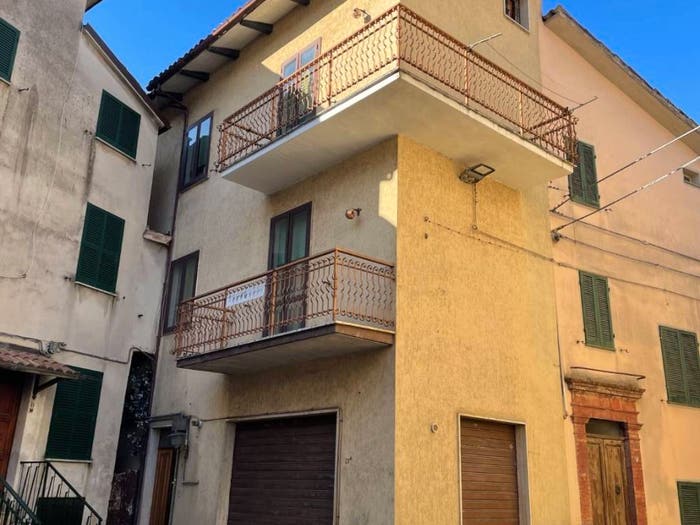 Casa con 6 locali in vendita in Via Roma, Massa, Fiuminata