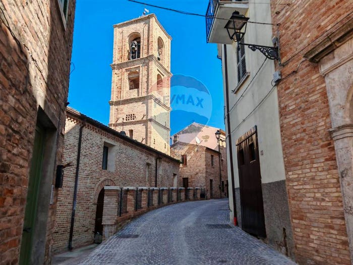 Casa con 6 locali in vendita in Centro, Castignano