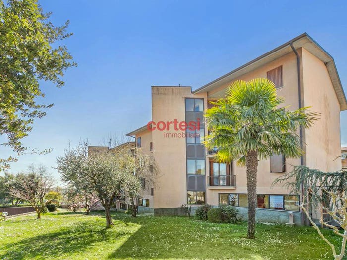 Appartamento trilocale in vendita in Via Eugenio Montale, Centro, Almenno San Bartolomeo