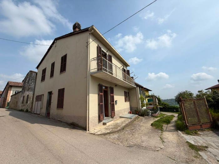 Casa con 5 locali in vendita in Via Camillo Benso di Cavour, Centro, Castagnole Monferrato