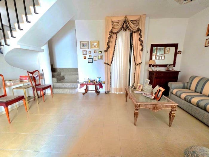 Casa con 6 locali in vendita in Via Giovan Leonardo Marugi, Via Merine, Lecce