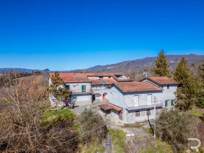 Casa con 6 locali in vendita in Via Giuseppe Garibaldi Debico, Fivizzano