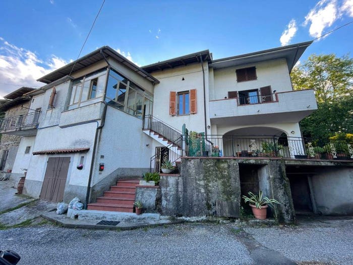 Casa con 6 locali in vendita in Via Serla, Mulazzo