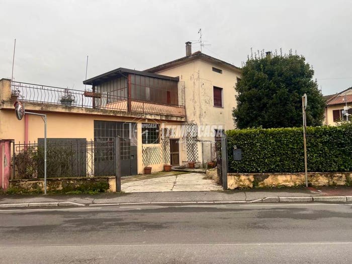 Casa con 6 locali in vendita in Ospitaletto