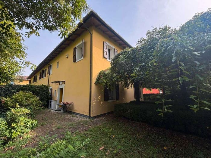 Casa con 6 locali in vendita in via del Gandolfo, Bazzano, Valsamoggia