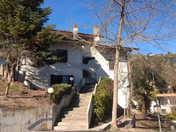 Casa con 6 locali in vendita in Via Piero Stellacci, Centro, Fossombrone