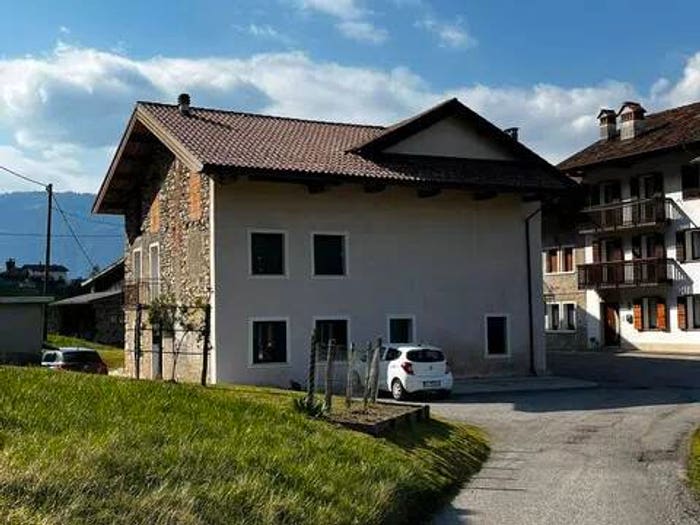 Casa con 6 locali in vendita in Via Vallarghe No Number, Feltre