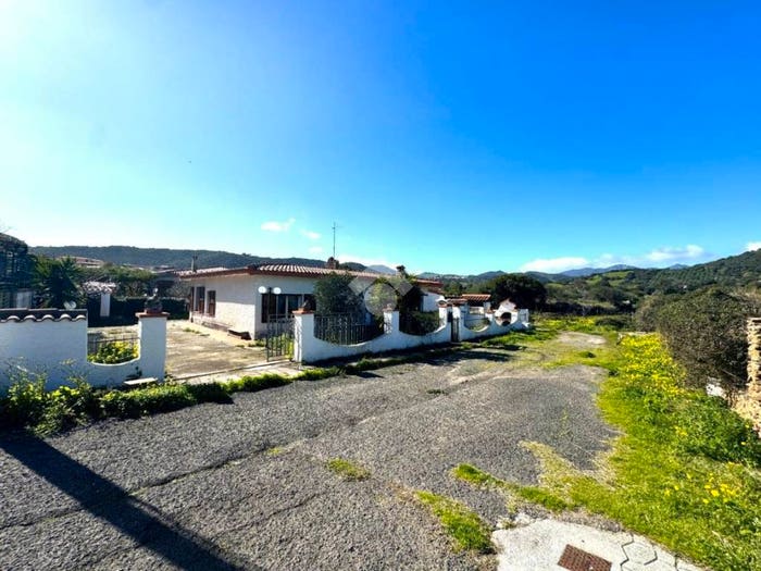 Casa con 6 locali in vendita in Via Lago Maggiore, Limpiddu, Budoni