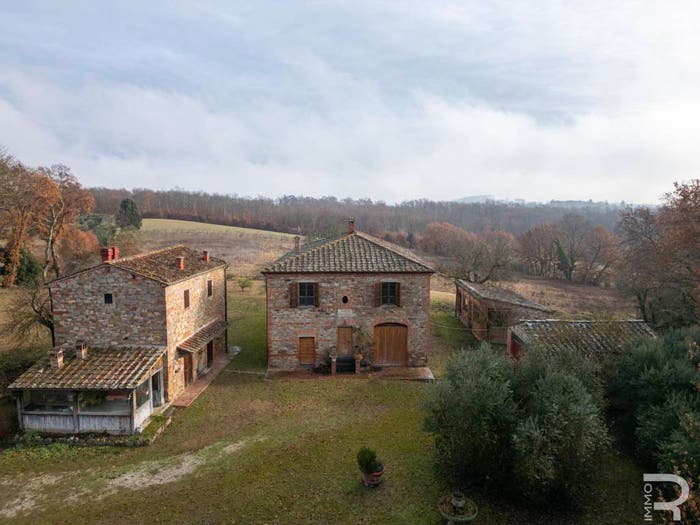 Casa con 6 locali in vendita in Via Senese, Lucignano