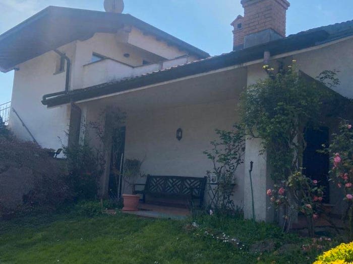 Appartamento trilocale in vendita in Via Calabria, Bernate La Ca', Arcore