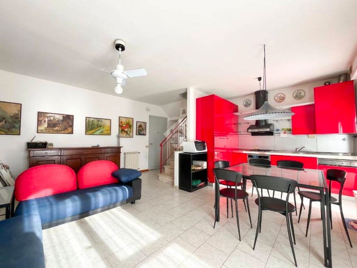 Appartamento con 5 locali in vendita in Via delle Pinete, Marina di Massa Centro, Massa