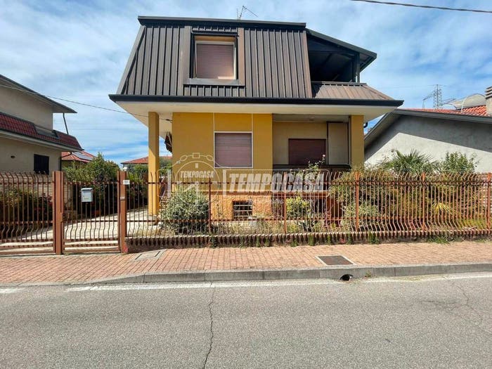 Casa quadrilocale in vendita in Via L PACINOTTI, Cesano Maderno