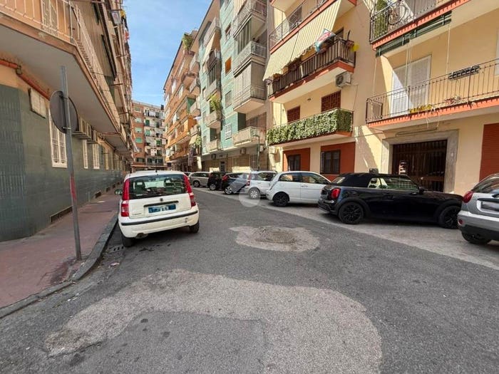 Appartamento trilocale in vendita in Traversa I Fosso Del Lupo, Secondigliano, Napoli