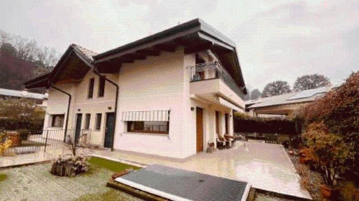 Casa con 6 locali in vendita in Via Monte Nevoso, Crenna Bettolino, Gallarate
