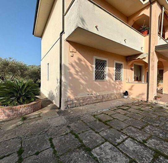 Appartamento trilocale in vendita in Via Tommaso Campanella, Settingiano