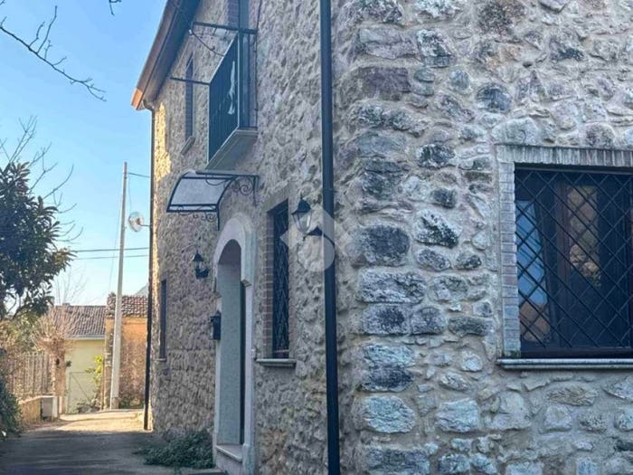 Casa trilocale in vendita in Via casa bucci, Pozzilli