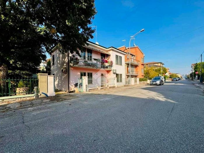 Casa quadrilocale in vendita in Via G Vittorio Frassinella, Commenda San Bortolo, Rovigo