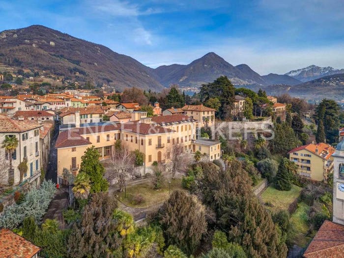 Casa con 6 locali in vendita in Via Crotto Rosa, Centro, Erba