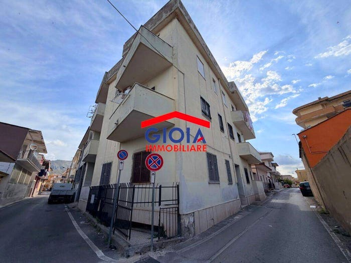 Appartamento trilocale in vendita in Via Pesaro, Mondragone