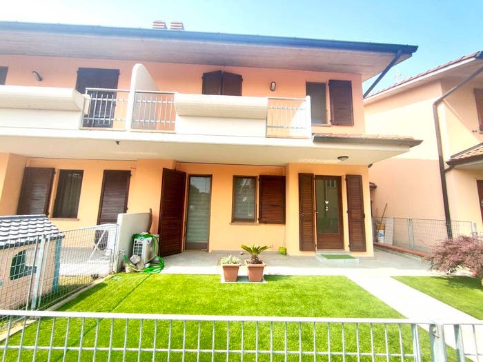 Casa trilocale in vendita in Via Giacomo Quarenghi, Calcinate