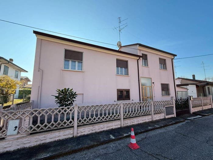 Casa con 6 locali in vendita in Via Galileo Galilei, Campotto, Argenta