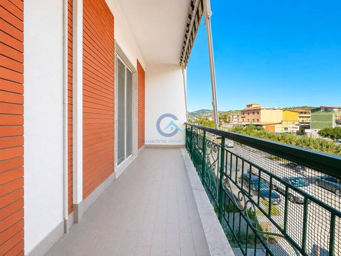 Appartamento quadrilocale in vendita in Via Angitola, Santa Maria, Catanzaro