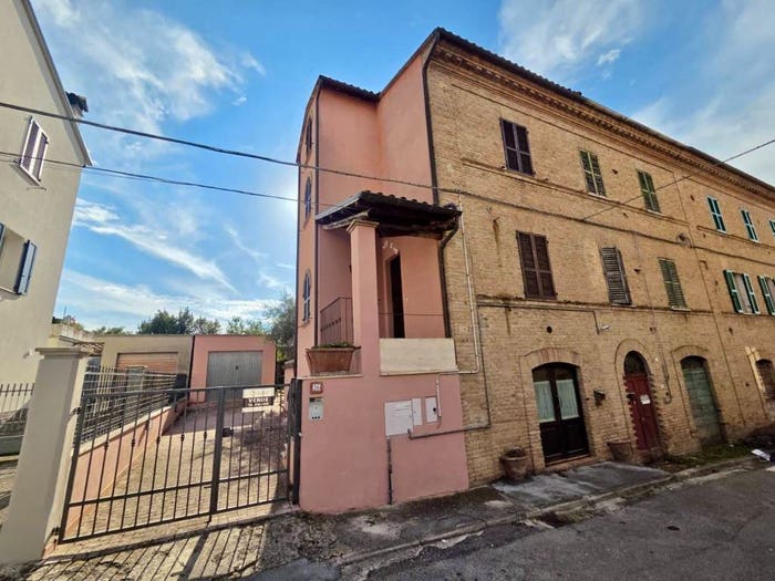 Casa con 5 locali in vendita in Via Chillemi Giuseppe, Centro, Cerreto d'Esi