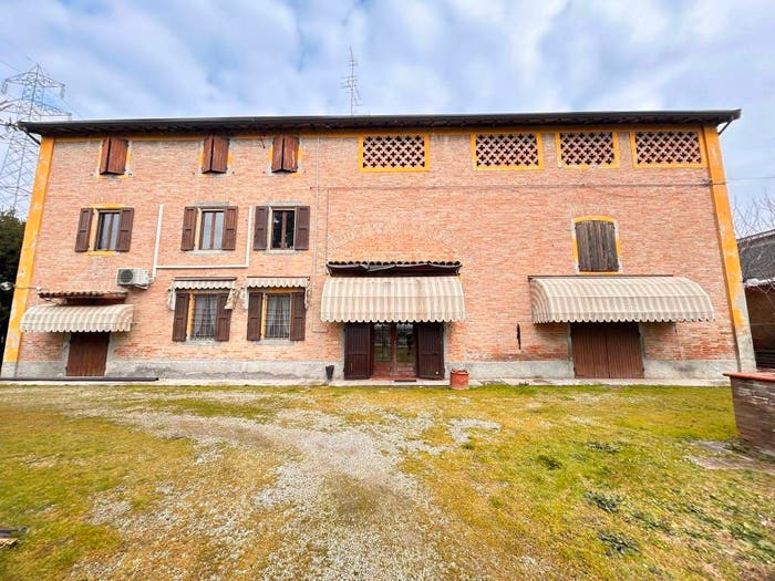 Casa con 6 locali in vendita in Via Silvino Folloni, Vaciglio, Modena