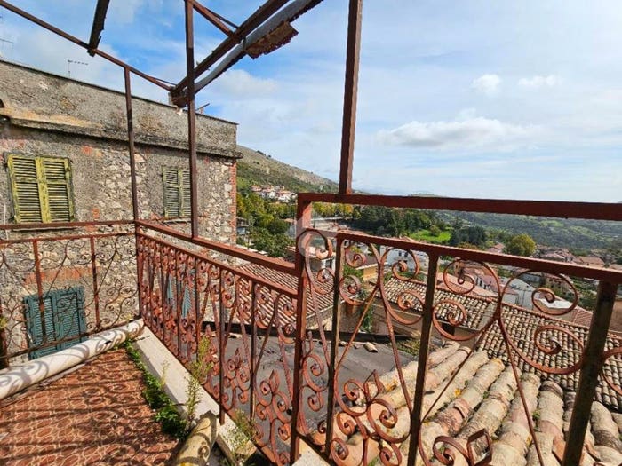 Casa quadrilocale in vendita in Corso Umberto, Acuto