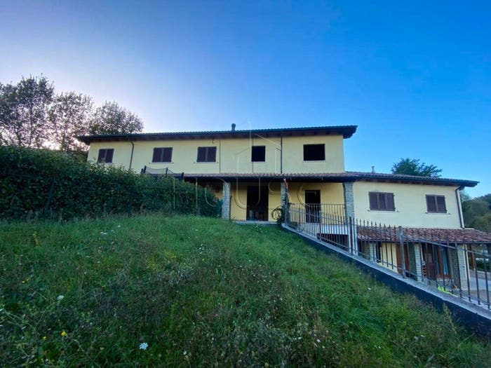 Casa trilocale in vendita in Strada della Bruna, Parlesca, Perugia