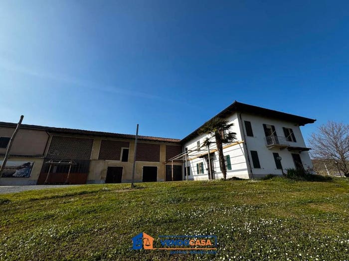 Casa con 6 locali in vendita in Strada Vecchia di Calamandrana, Nizza Monferrato
