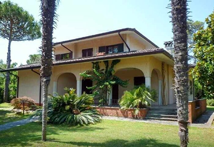Casa in vendita in Via Palmiro Togliatti, Forte Dei Marmi