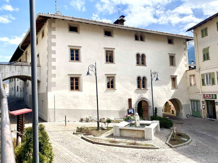 Casa con 6 locali in vendita in Frazione Magras, Arnago, Malè