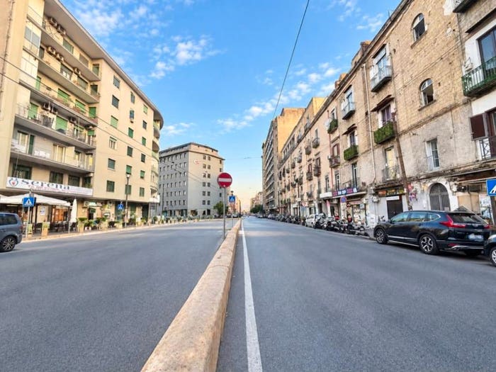 Appartamento con 6 locali in vendita in Corso Arnaldo Lucci, Mercato, Napoli