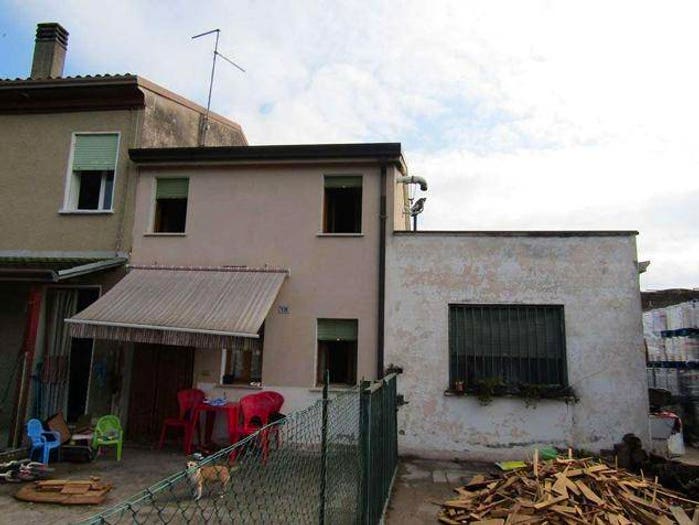Casa bilocale in vendita in Via Aleardo Aleardi, Castagnaro