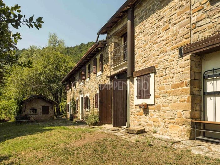 Casa con 6 locali in vendita in Polinago