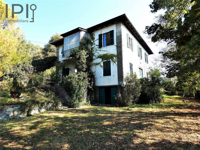 Casa con 6 locali in vendita in Via Vecchia di Plodio, Centro, Carcare