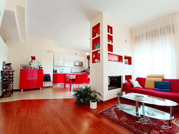Appartamento quadrilocale in vendita in Via Martiri Della Resistenza SNC, Via Pola Via Papa Giovanni XXIII, Ostuni