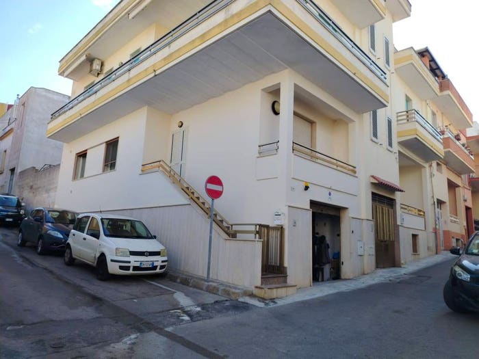 Appartamento con 6 locali in vendita in Via dei Mille, Centro, Parabita