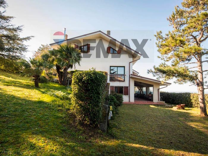 Casa con 6 locali in vendita in via barcaglione, Falconara Marittima