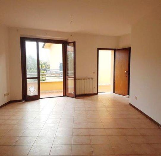 Appartamento con 5 locali in vendita in Centro, Massa