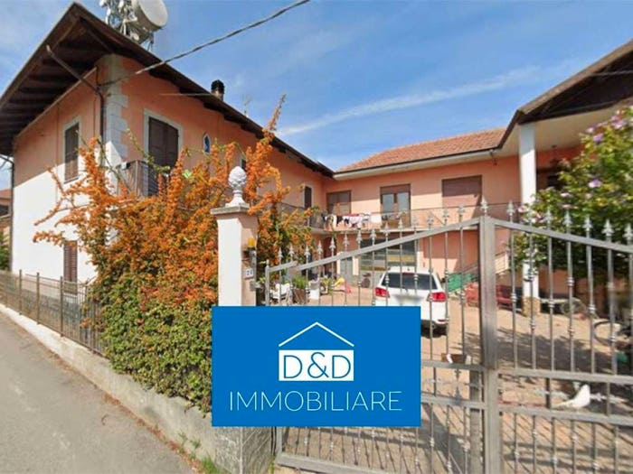 Appartamento con 6 locali in vendita in Via Roma, Bubbio