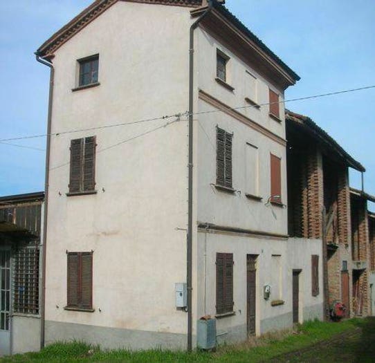 Casa con 6 locali in vendita in Via Roma, Centro, Zenevredo