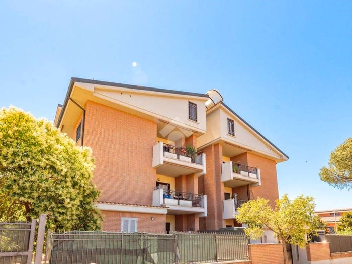 Appartamento trilocale in vendita in Via Borghesiana, Borghesiana, Roma
