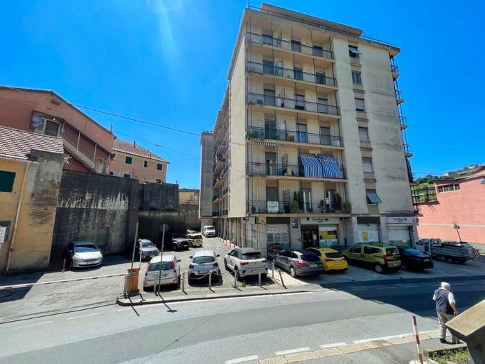 Appartamento quadrilocale in vendita in Via Pieve di Cadore, Pontedecimo, Genova