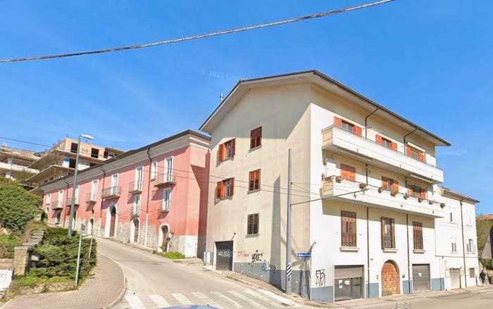 Appartamento con 6 locali in vendita in Via Circumvallazione, A Annarumma A Gasperi F Tedesco, Avellino