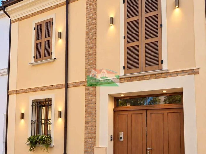 Casa con 6 locali in vendita in VIA ANGELO FRIGNANI, Alberti Galilei, Ravenna