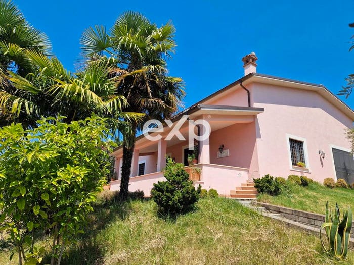 Casa quadrilocale in vendita in Strada Provinciale Finocchietto, Poggio Mirteto