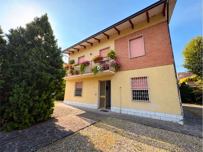 Casa con 6 locali in vendita in via mazzini, Centro, Campogalliano